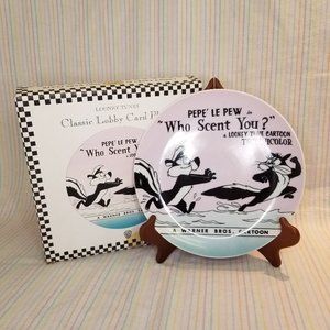 MIB 1994 Looney Tunes "Who Scent You" Pepe Le Pew Classic Lobby Card Plate Box